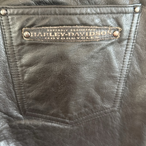Harley Davidson Black leather pants. SZ 8 w/33" inseam. Great condition - Picture 4 of 6